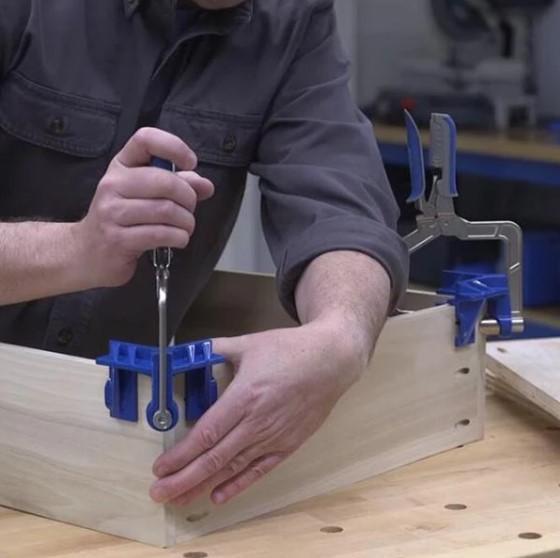 90 Degree Angle Carpenter's Clamp