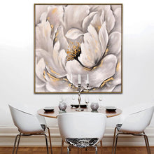 Load image into Gallery viewer, Showy flower
