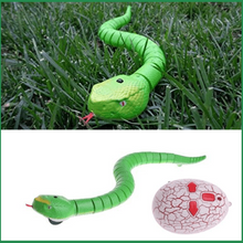 Load image into Gallery viewer, 16 inch Rechargeable Realistic Remote Control Rattle Snake Toy